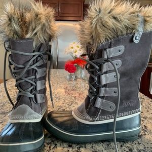 Women's Joan of Artic Boot (size 8)